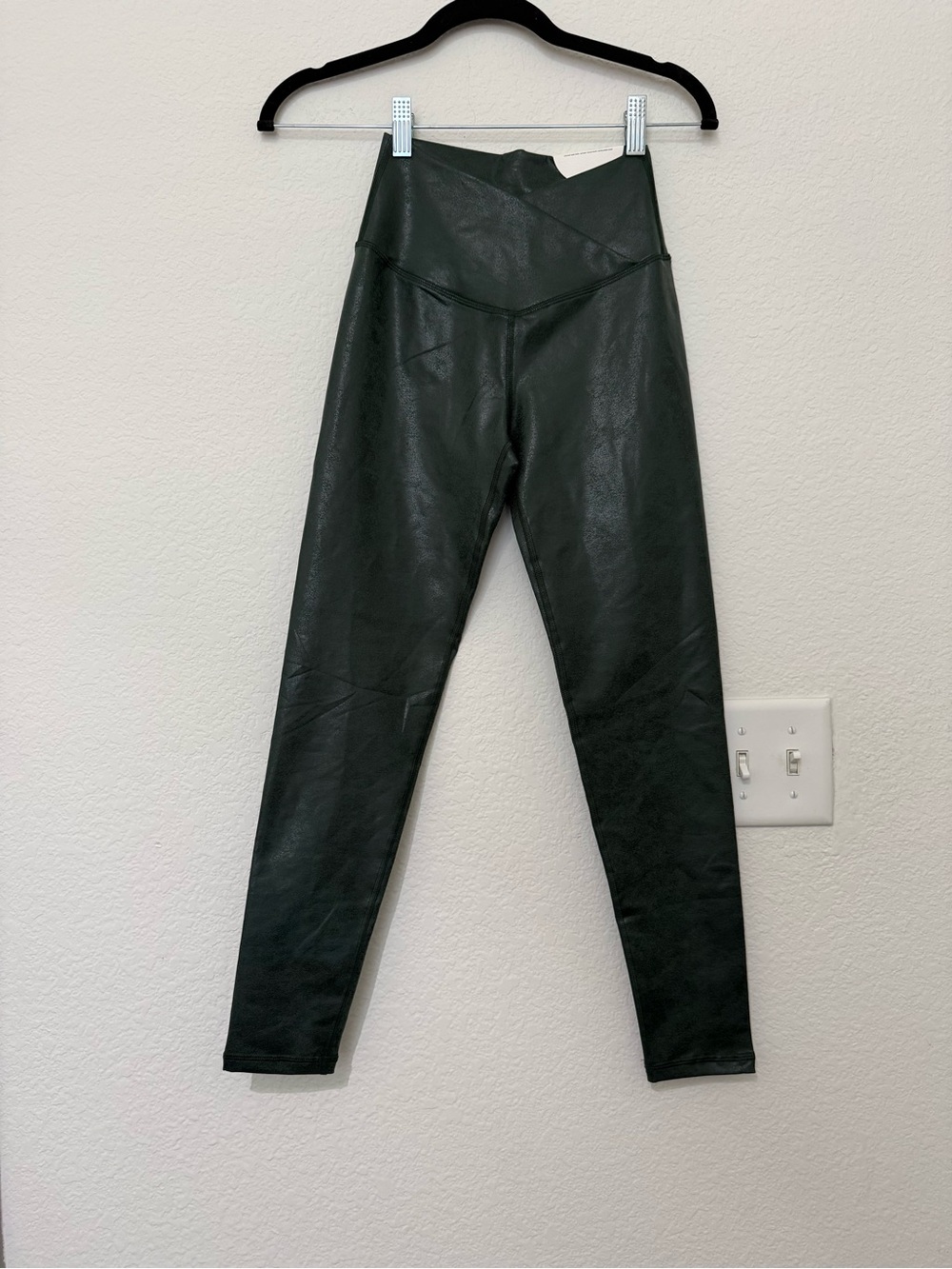 High-Rise Faux Leather Leggings in Dark Green